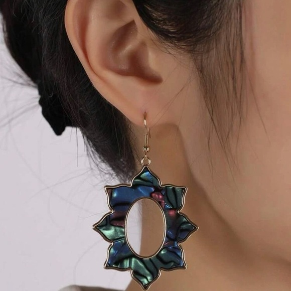 2/$30🌵 Bohemian Abalone Shell Floral Earrings Gold Boho Beachy Jewelry NEW Gift - Picture 7 of 7